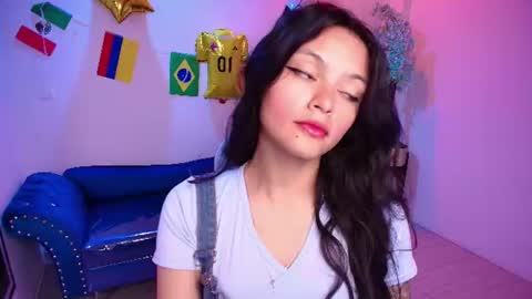 maddie_t18 online show from June 2026 11:42:01 AM