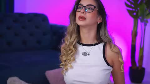 Snapshot of maddiebryggs chatting on December 2025 09:58:01 AM Maddie online show from December 2025 09:58:01 AM