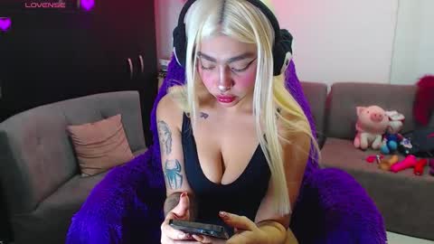 Snapshot of maddiie_and_clyde chatting on March 2026 11:08:02 PM maddiie and clyde online show from March 2026 11:08:02 PM