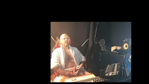 maddox840 online show from April 2026 05:18:01 PM