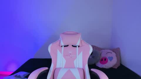 Snapshot of maddy_parker__ chatting on November 2025 07:17:01 PM maddy_parker__ online show from November 2025 07:17:01 PM