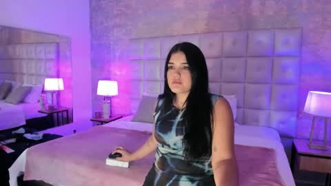 Snapshot of maddysexx_ chatting on November 2025 12:05:02 PM Maddy online show from November 2025 12:05:02 PM
