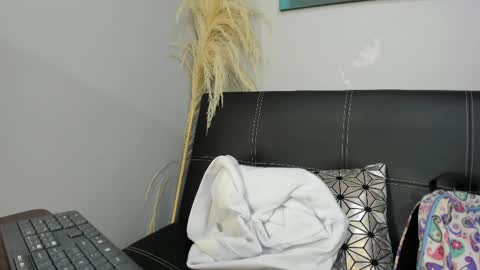 Snapshot of madelaine_blosson chatting on April 2026 10:29:01 AM Madelaine online show from April 2026 10:29:01 AM