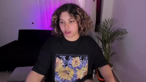 Snapshot of madelaine_taylor chatting on January 2025 11:45:02 AM madelaine_taylor online show from January 2025 11:45:02 AM