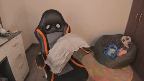 Snapshot of madelaine_taylor chatting on September 2025 05:51:02 PM madelaine_taylor online show from September 2025 05:51:02 PM