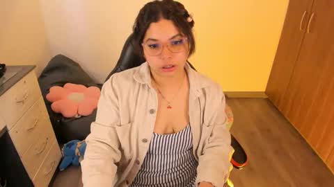 Snapshot of madelaine_taylor chatting on October 2025 03:34:04 PM madelaine_taylor online show from October 2025 03:34:04 PM