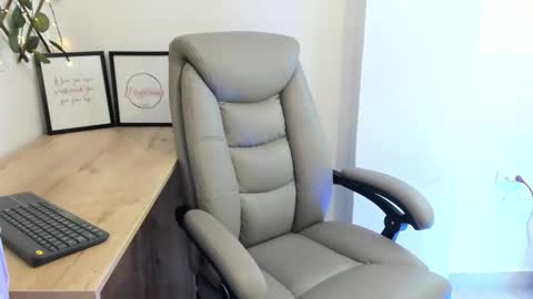 Madeleine  online show from September 2025 01:28:01 AM