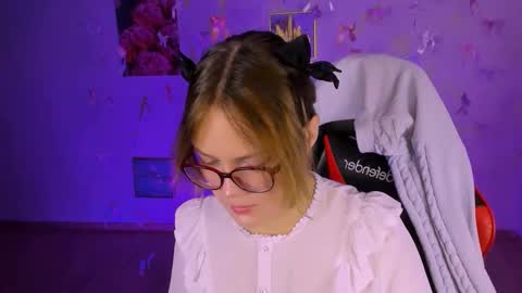 Madeline online show from November 2025 06:57:01 PM