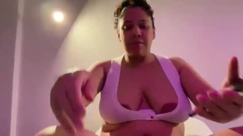 Snapshot of madellein chatting on February 2026 12:53:01 AM madellein online show from February 2026 12:53:01 AM