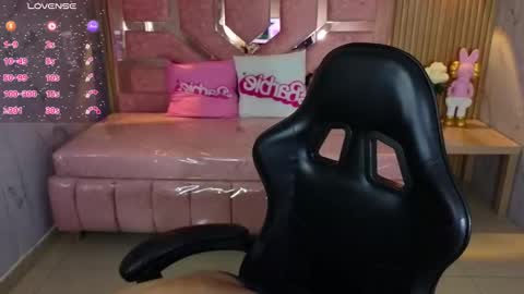 Madhison  online show from November 2025 09:03:02 PM