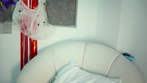 Madison Smith online show from October 2025 12:27:02 PM