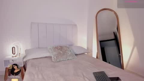 Valentina   1030   530  -  online show from February 2025 05:30:02 AM