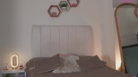 Valentina   1030   530  -  online show from May 2026 06:42:02 AM