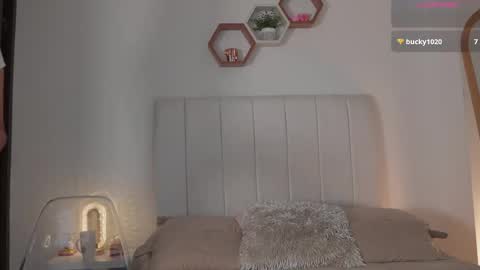 Valentina   1030   530  -  online show from May 2026 06:09:01 AM
