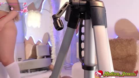    online show from January 2026 07:04:01 PM