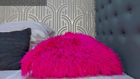 Snapshot of madison_milan chatting on December 2024 02:08:01 AM online show from December 2024 02:08:01 AM