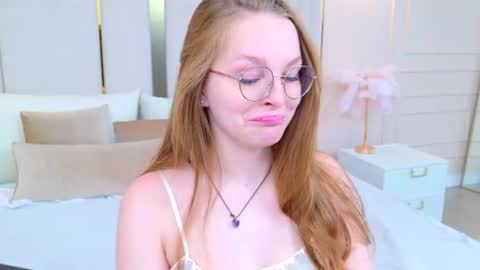 Snapshot of madisonsmitt chatting on June 2026 05:21:01 AM Maddy online show from June 2026 05:21:01 AM