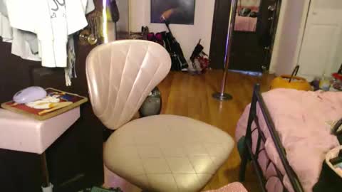 Snapshot of maditron chatting on February 2026 11:27:02 PM Maditron online show from February 2026 11:27:02 PM