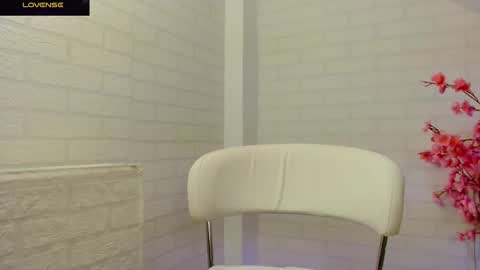 Leena online show from November 2025 08:31:01 PM