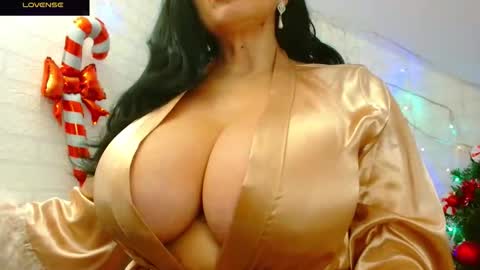 Snapshot of madlyn_dee chatting on December 2025 06:56:02 PM Leena online show from December 2025 06:56:02 PM