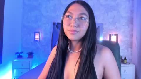 Snapshot of mady_roa chatting on July 2026 04:08:01 AM Mady Roa online show from July 2026 04:08:01 AM