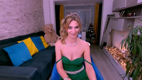 Snapshot of madyeroberts chatting on December 2024 08:45:02 PM Madye Roberts online show from December 2024 08:45:02 PM