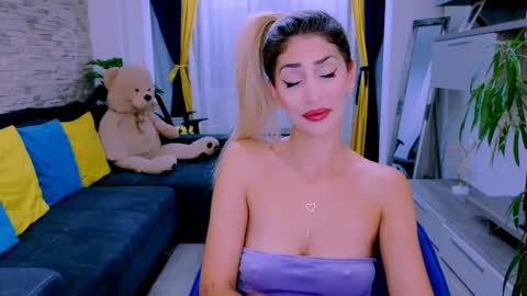 Snapshot of madyeroberts chatting on September 2025 08:52:02 PM Madye Roberts online show from September 2025 08:52:02 PM