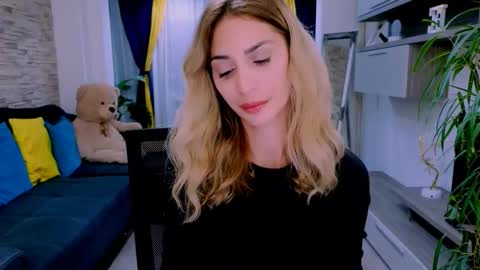 Snapshot of madyeroberts chatting on October 2025 10:32:02 PM Madye Roberts online show from October 2025 10:32:02 PM