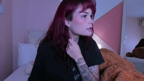 Mae Lyra online show from November 2025 09:37:02 PM