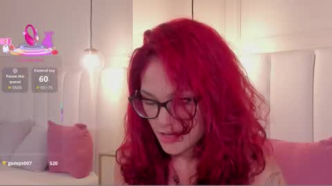 Mae Lyra online show from December 2025 08:07:02 AM