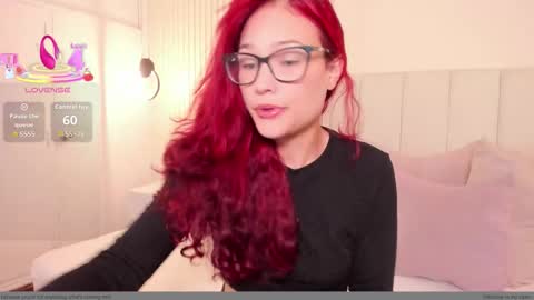 Mae Lyra online show from December 2025 04:34:01 PM