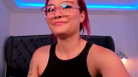 Mae Lyra online show from July 2026 05:12:02 PM