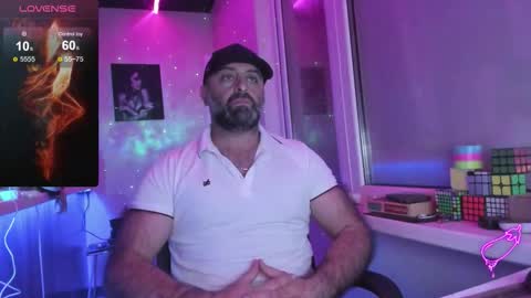 Snapshot of magabear chatting on October 2025 09:27:01 PM Magabear online show from October 2025 09:27:01 PM