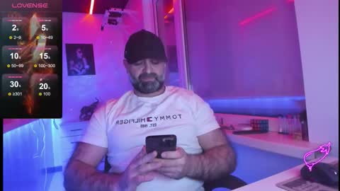 Snapshot of magabear chatting on December 2025 04:35:02 PM Magabear online show from December 2025 04:35:02 PM