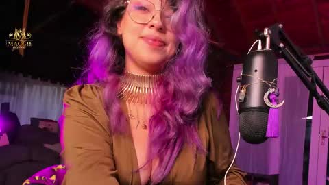 Luna online show from October 2025 11:01:02 PM