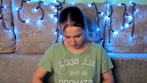 Maggie online show from December 2025 03:33:02 AM