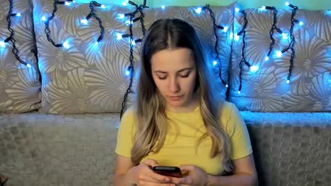 Maggie online show from December 2025 04:08:01 AM