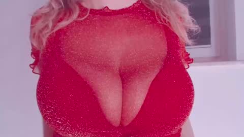 Snapshot of maggielandrin chatting on February 2025 04:35:02 PM Maggie online show from February 2025 04:35:02 PM