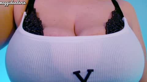 Snapshot of maggielandrin chatting on October 2025 02:01:02 AM Maggie online show from October 2025 02:01:02 AM