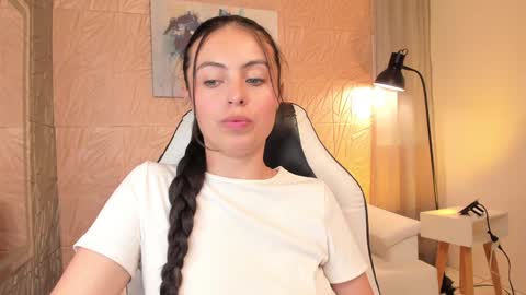 Snapshot of magic_fernanda chatting on January 2025 12:05:01 AM Fer online show from January 2025 12:05:01 AM