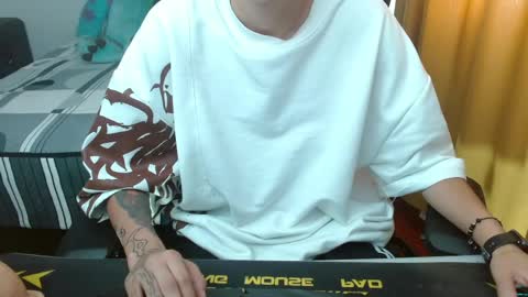 Snapshot of magic_jadee chatting on June 2026 04:35:01 PM Jade online show from June 2026 04:35:01 PM
