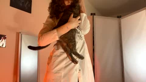 Mikky or Moon online show from January 2025 09:07:01 PM