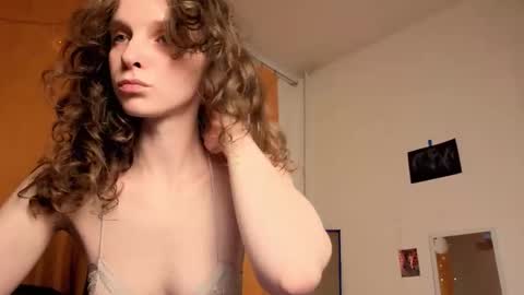 Snapshot of magic_mini_moon chatting on December 2025 08:59:01 PM Mikky or Moon online show from December 2025 08:59:01 PM