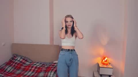 Snapshot of magical_lily chatting on October 2025 02:59:01 AM Lily online show from October 2025 02:59:01 AM