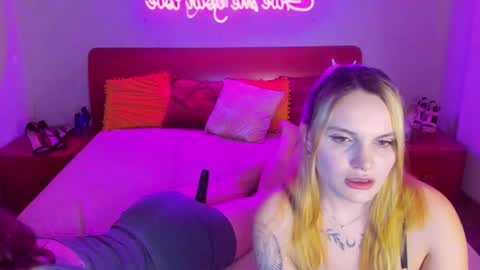 Lili and Bella online show from March 2025 10:33:02 AM