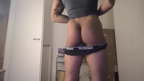 Snapshot of magicsempai chatting on February 2025 01:09:02 PM Magicsempai online show from February 2025 01:09:02 PM