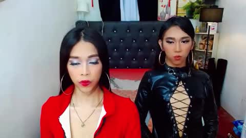 Snapshot of magnificenttranny chatting on November 2025 01:16:01 AM BELLA AND HANA online show from November 2025 01:16:01 AM