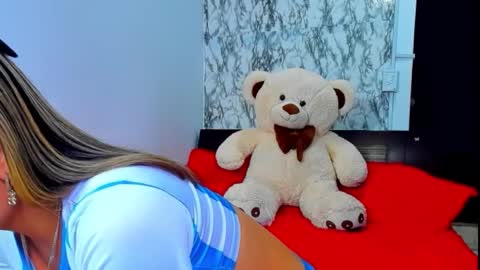 Snapshot of maia_bronce chatting on September 2025 06:42:01 PM Maia Bronce online show from September 2025 06:42:01 PM