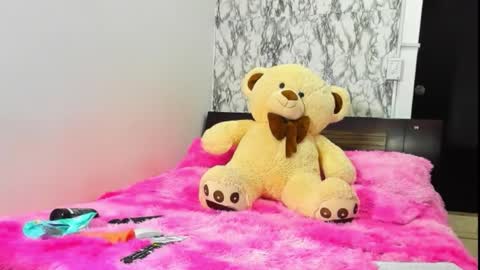 Snapshot of maia_bronce chatting on October 2025 09:54:02 AM Maia Bronce online show from October 2025 09:54:02 AM