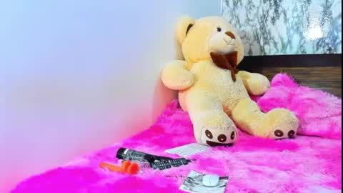 Snapshot of maia_bronce chatting on February 2026 12:18:02 AM Maia Bronce online show from February 2026 12:18:02 AM